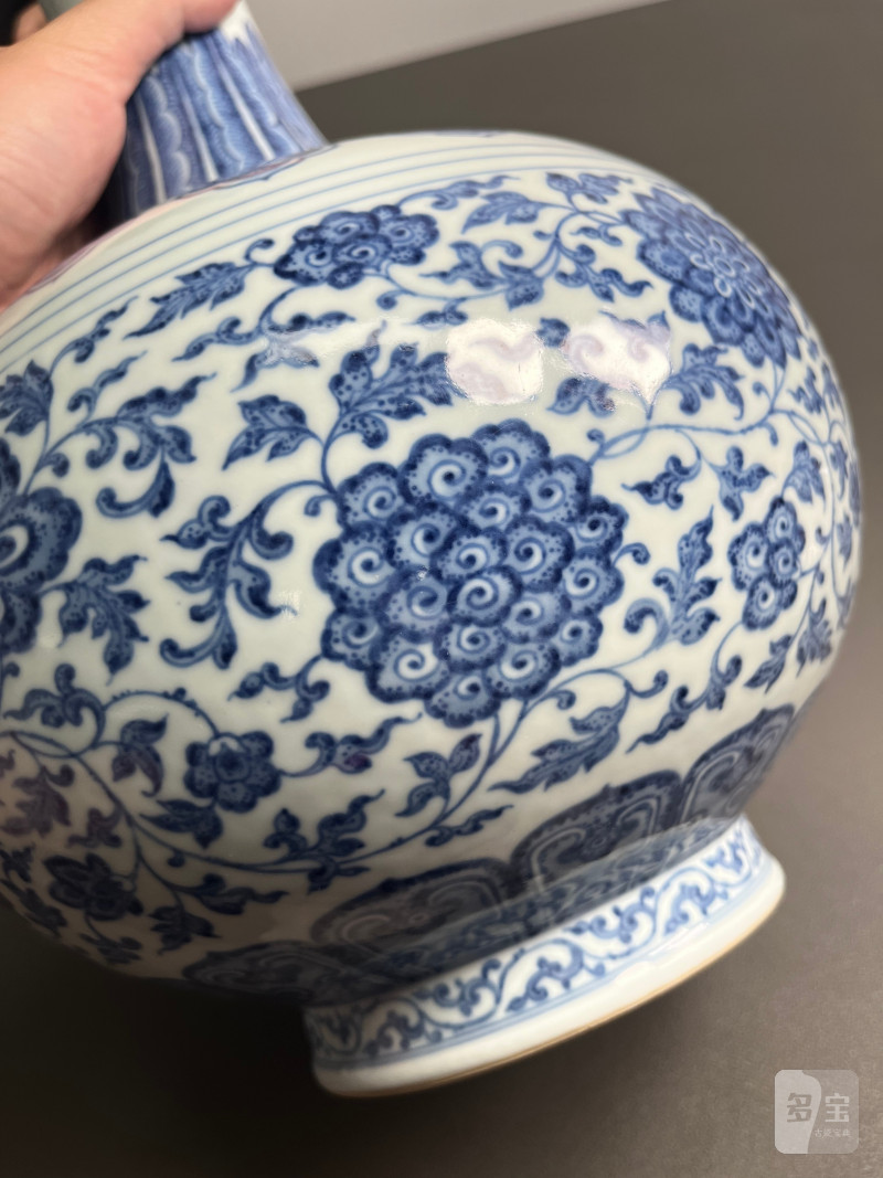 清乾隆  青花缠枝莲纹赏瓶 - 图14
